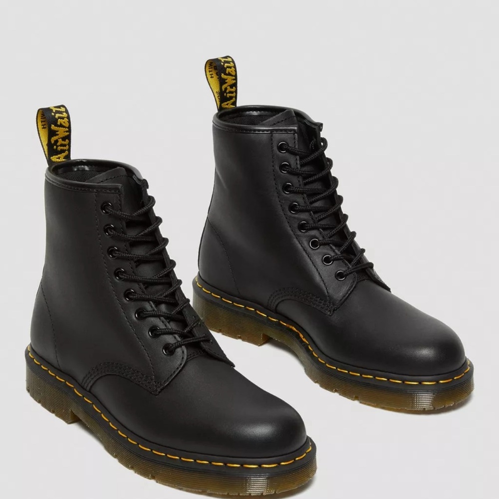 DR. MARTINS 1460 WOMEN'S SMOOTH LEATHER LACE UP BOOTS SIZE 6